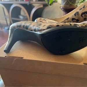 Women snakeskin shoes.